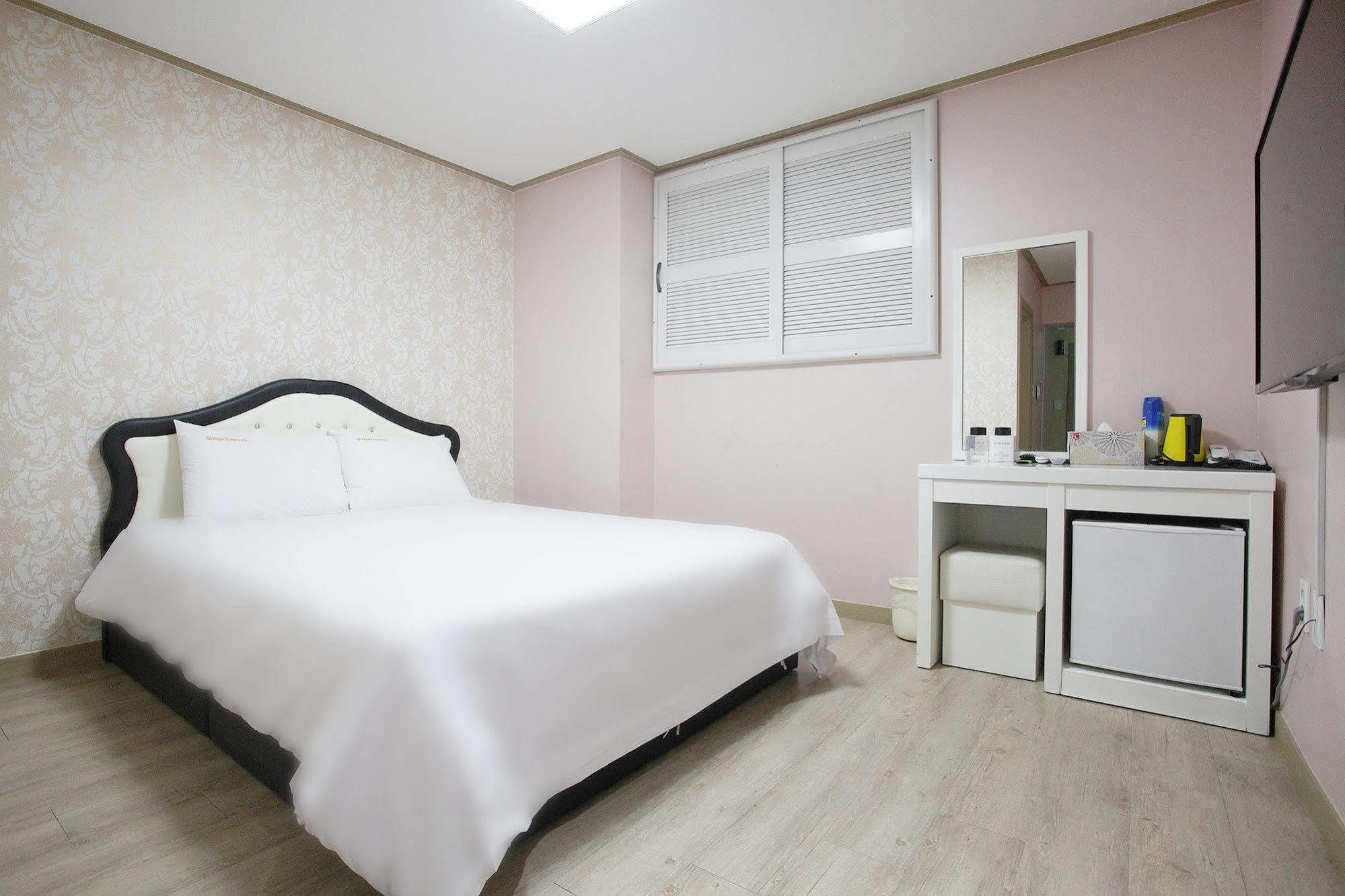 Orange Tree Hotel Чеджудо Экстерьер фото